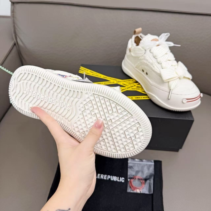 Smilerepublic Canvas Shoes